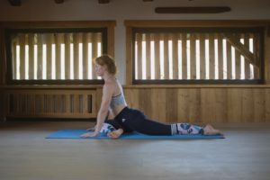 Stretching and Yoga Hiking 6