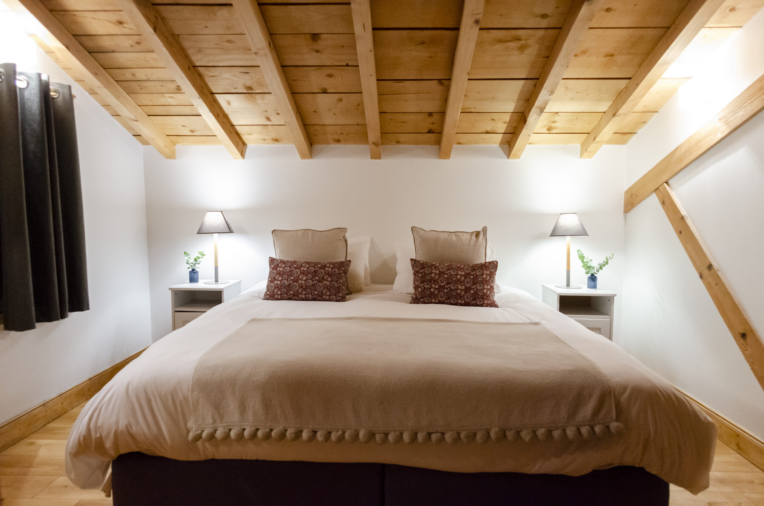 Ski holiday accommodation Grand Massif Chalet Mautalent bedroom